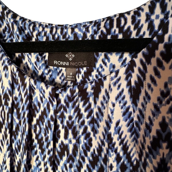 Ronni Nicole Shift Dress Sz 8 Navy And Blue - With small stain - Picture 3 of 7